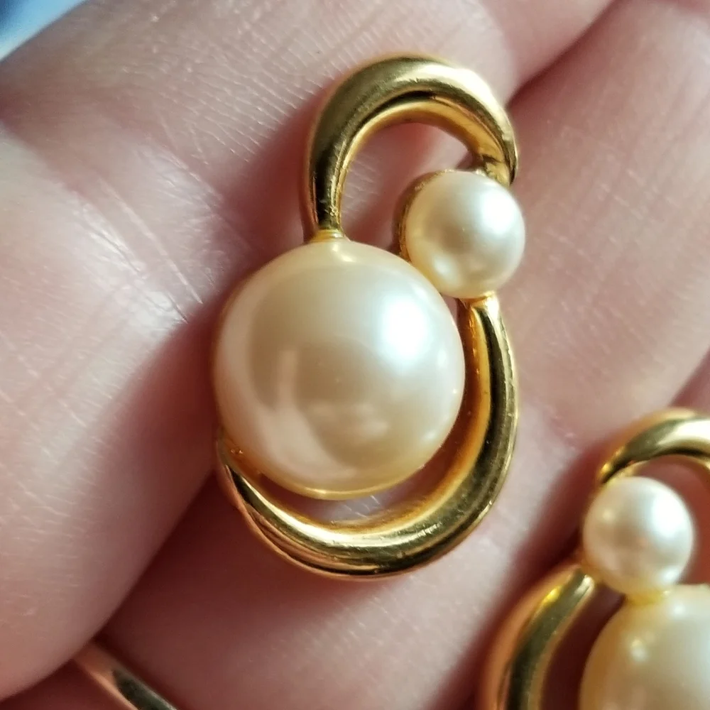 Vintage Richelieu earrings faux pearls Gold tone pearlcore elegant classic